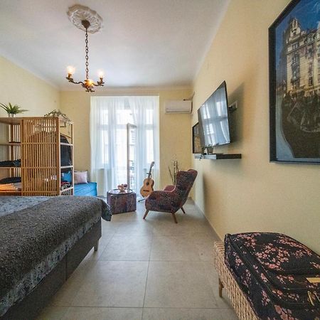 Апартаменти Sunlit Artist Studio Белград Екстер'єр фото